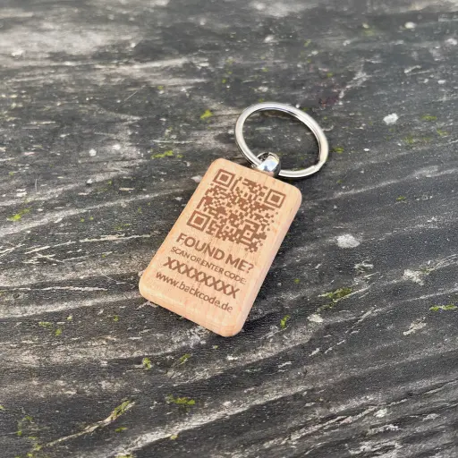 BackCode Schlüsselanhänger – Holz
